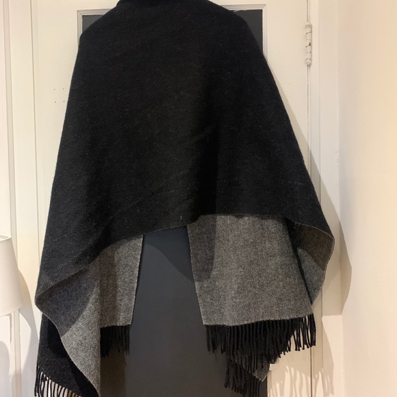 Aritzia Babaton Pure Wool Scarf - Picture 4 of 5